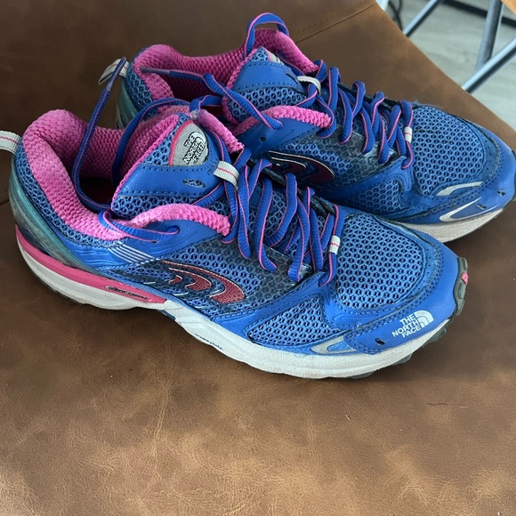 Women’s Size 8 Northface Shoes - Picture 7 of 8